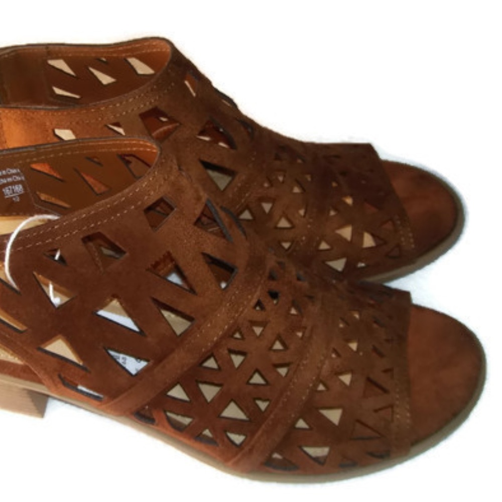 American Eagle Block Heel Slip On Shoe 6 1/2 Suede